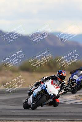 media/Nov-16-2025-Race Pace (Sun) [[8c5fa54630]]/Non Verified Riders (1st 20 Minutes)/5-Turn 15 (110pm)/